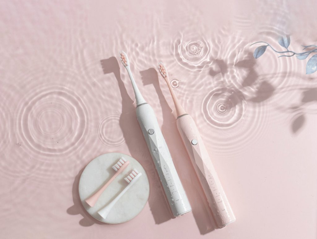 如何更換電動牙刷頭？