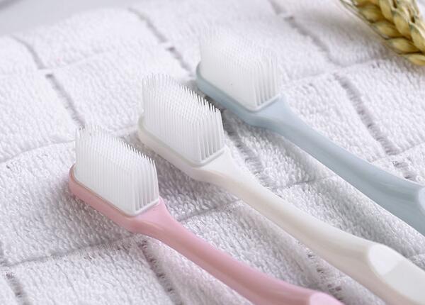 硅膠納米牙刷大頭怎么用？硅膠納米牙刷的正確使用方法